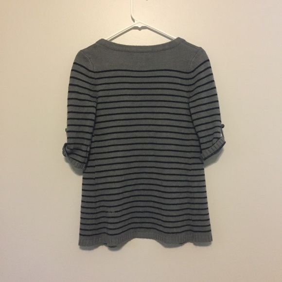 Love by design sweater 🖤 - Picture 2 of 4